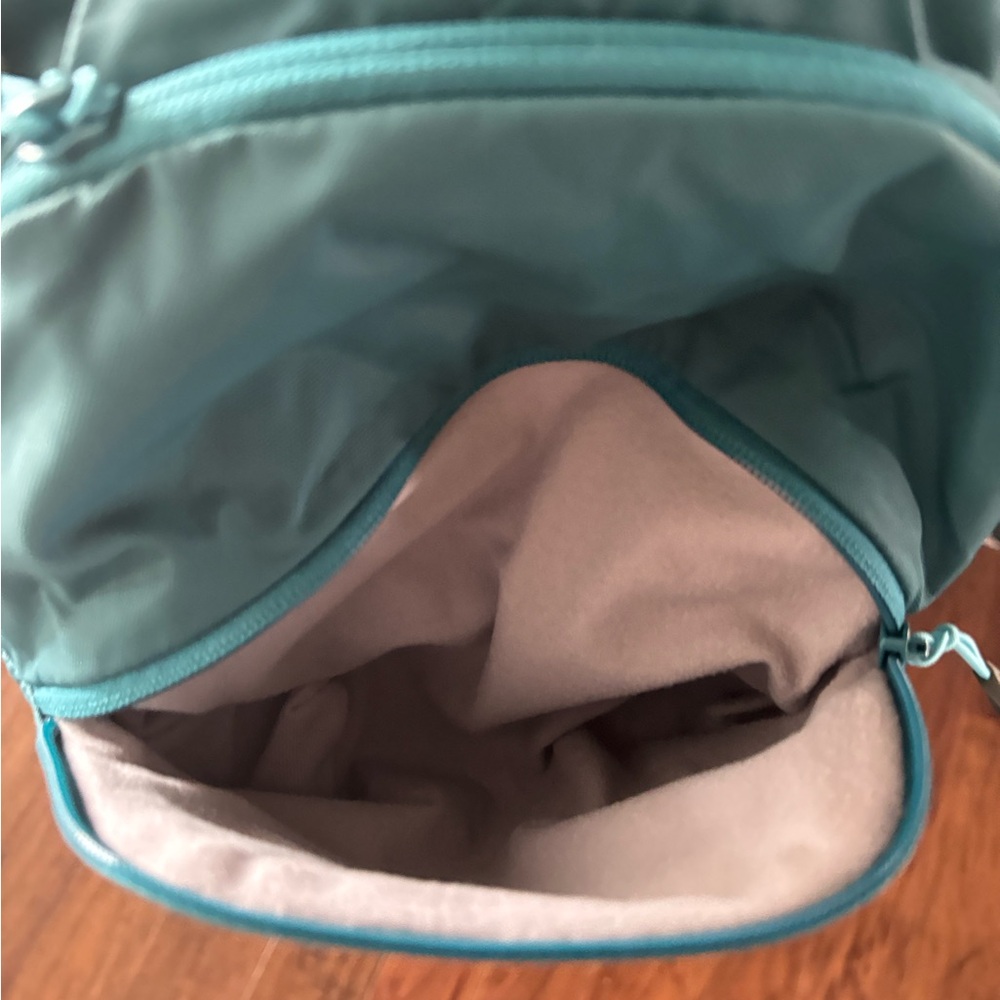 Camelbak Teal and Light Blue Backpack - Picture 7 of 16